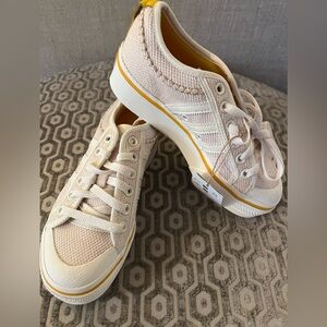 NWT Adidas Nizza Platform sneakers size 6